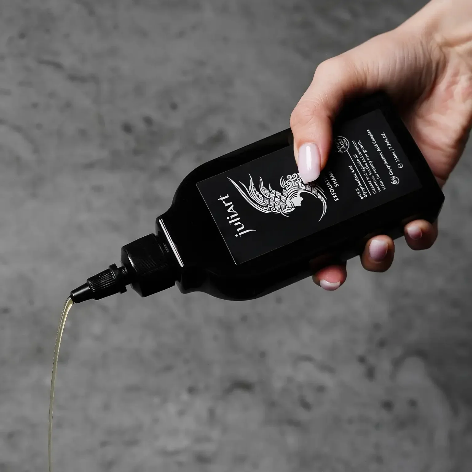 juliArt Exfoliating Liquid Shampoo - Image 5